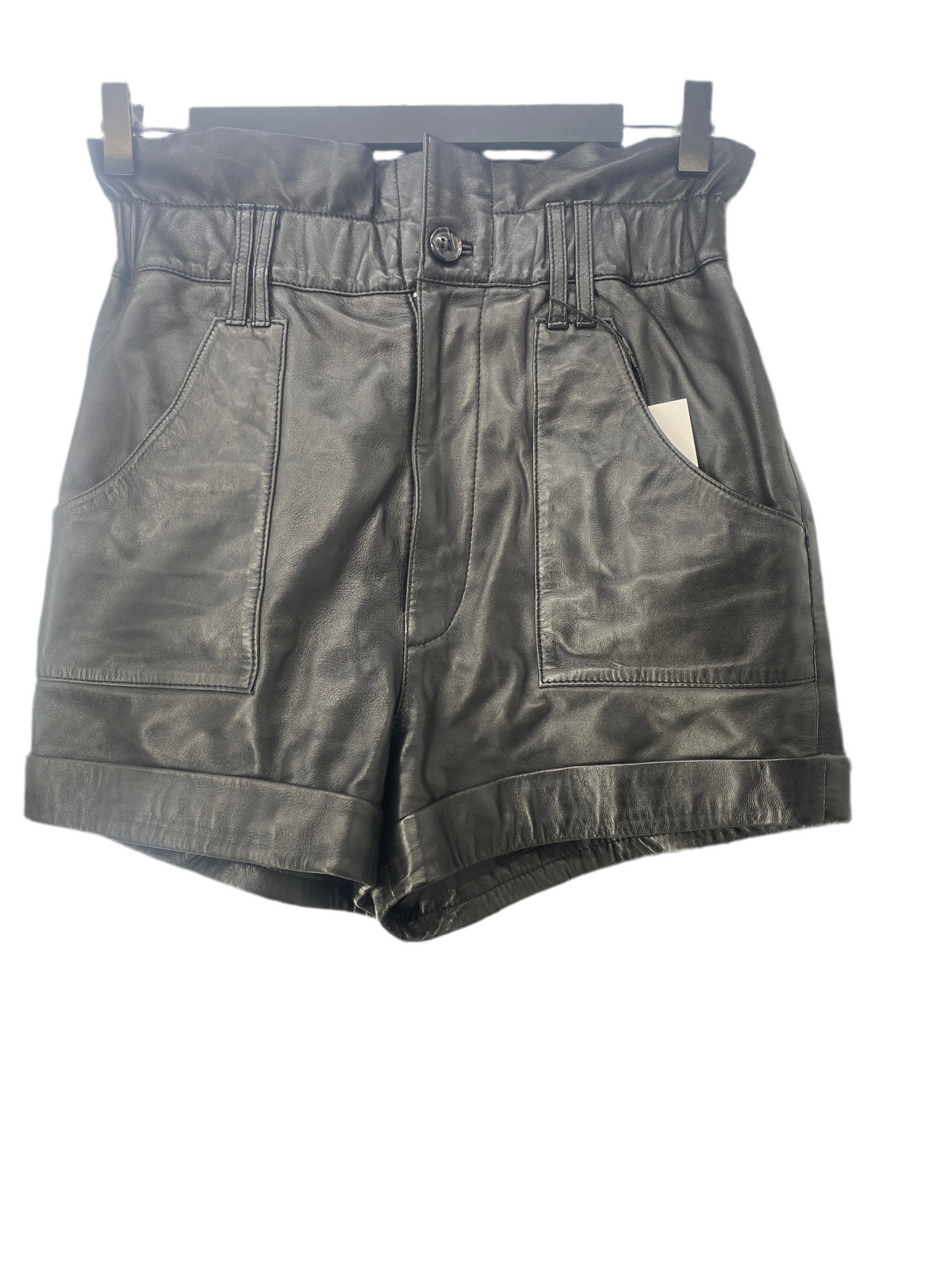 Short noir en cuir