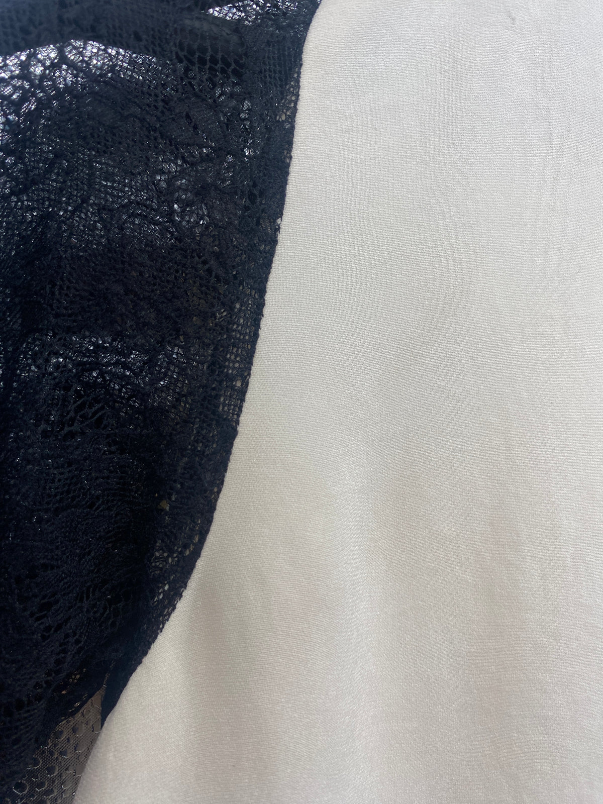 Haut beige manches dentelle