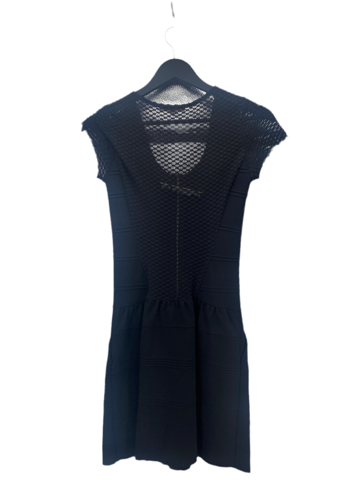 Robe courte noir manche courte