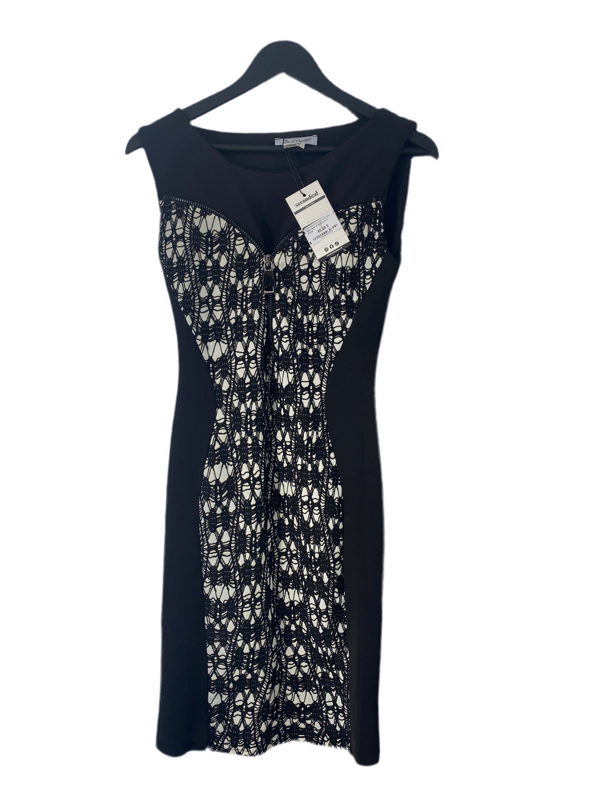 Robe noire et blanche